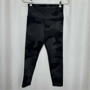 Aerie Offline gray camo cropped leggings